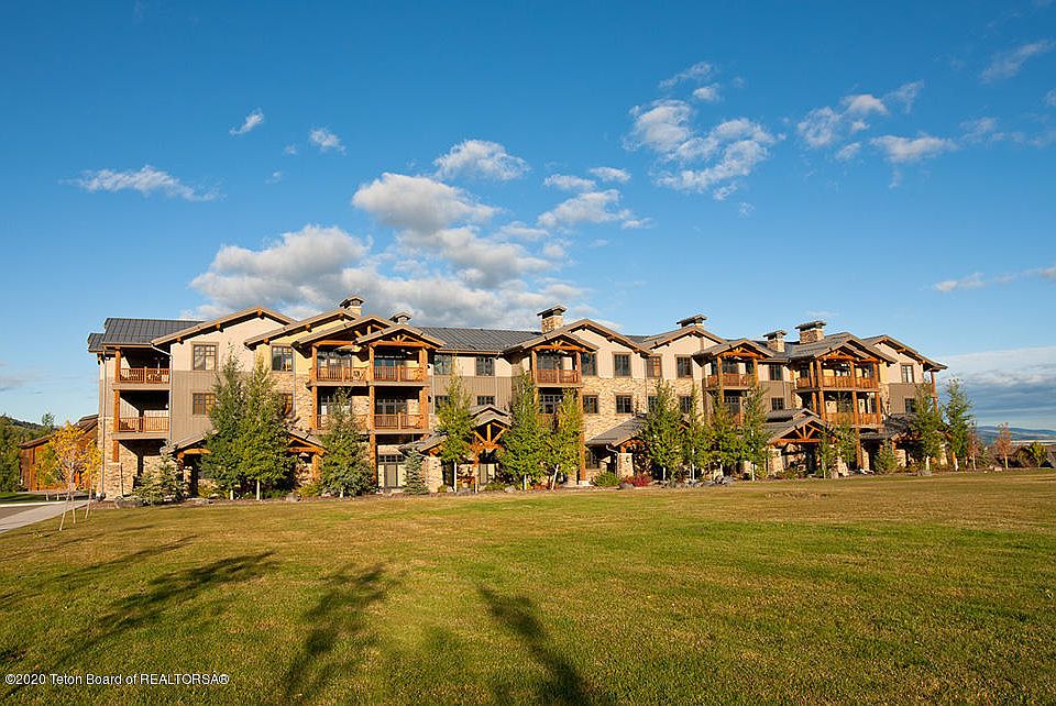 1st image of 122 Hastings Dr Unit 305