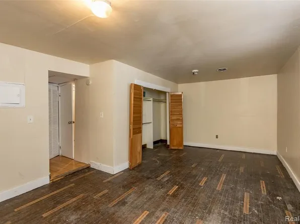 1417 Van Dyke St #2, Detroit, MI 48214