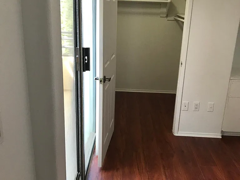 1242 S Holt Ave — Photo 15