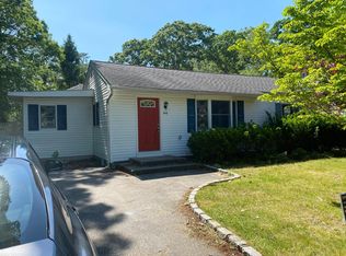 94 Hounslow Rd, Shirley, NY 11967