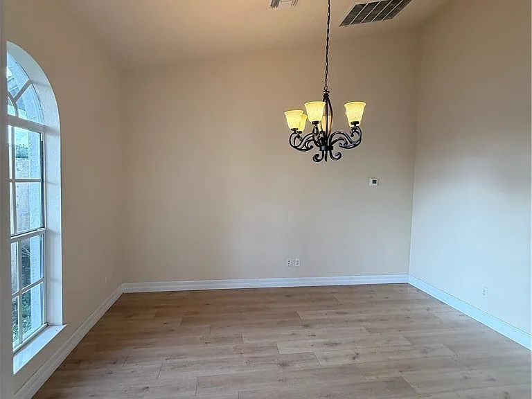 217 NE 21st Pl — Photo 18
