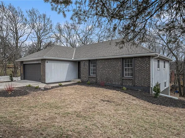 7723 NW Bosch Ln, Parkville, MO 64152