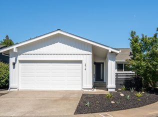 214 Hummingbird Ct, Healdsburg, CA 95448