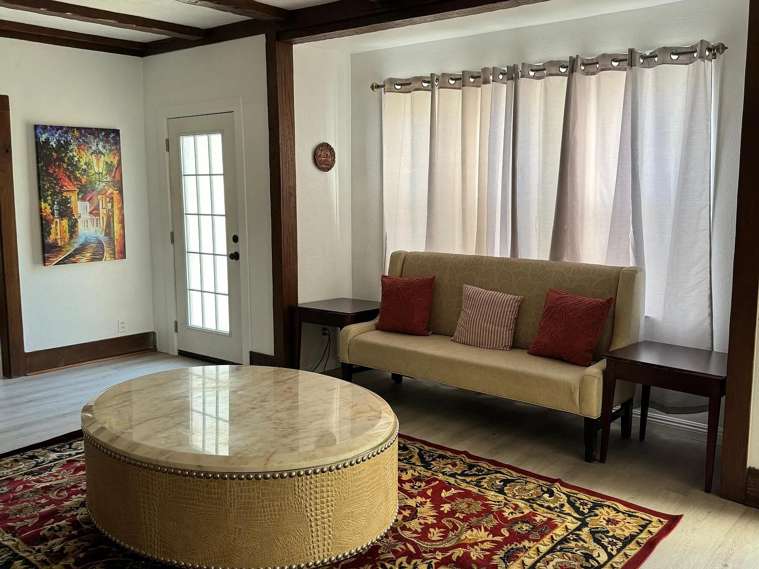 9 bed, 4500 sqft, $8,495 — Photo 2
