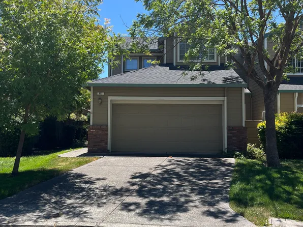 905 Woodlake Dr, Santa Rosa, CA 95405