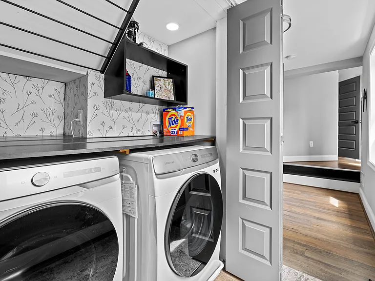 108 S Washington St — Photo 36