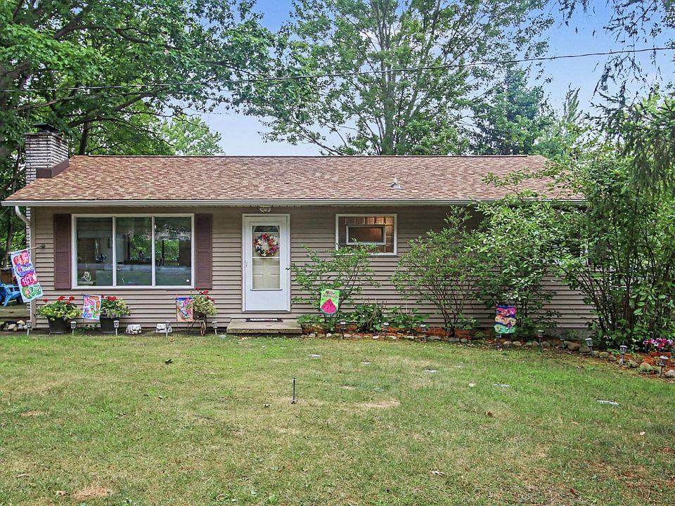 1st image of 45713 Peninsula Dr E