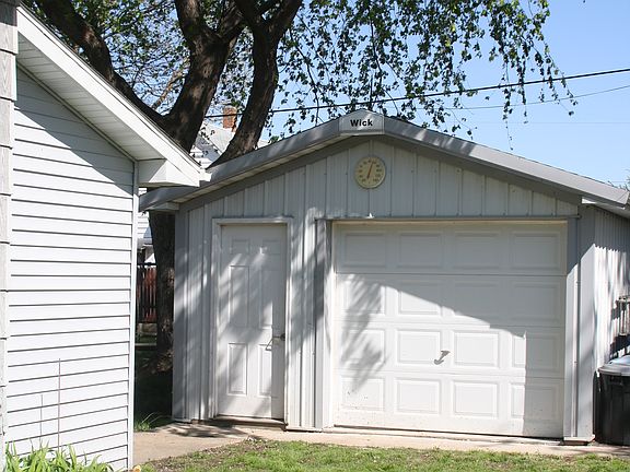 detached garage