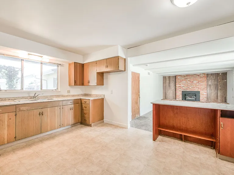 2526 E Hampton Way — Photo 5