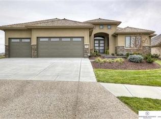 17613 Douglas Cir, Omaha, NE 68118