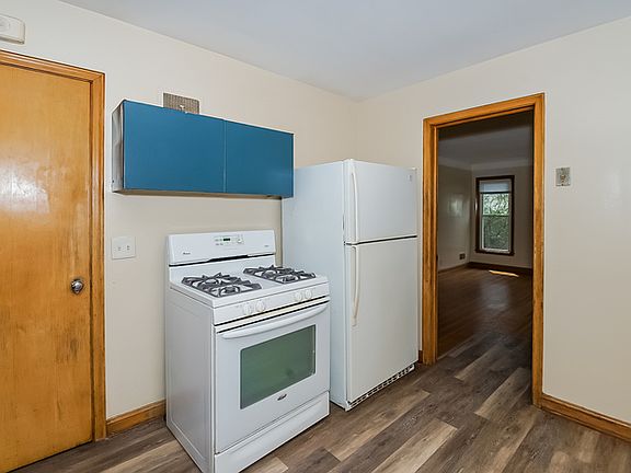 5th image of 4642 Sheridan Ave N