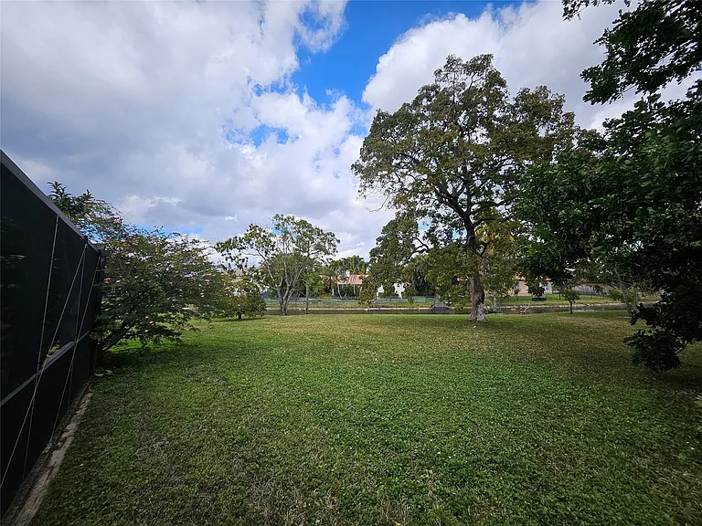 197 NW 113th Way — Photo 37