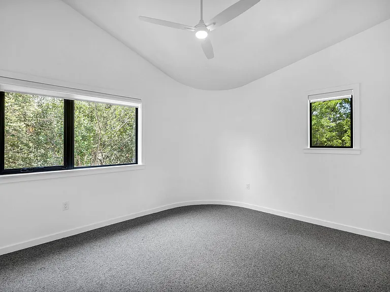 2403 Wilson St — Photo 18