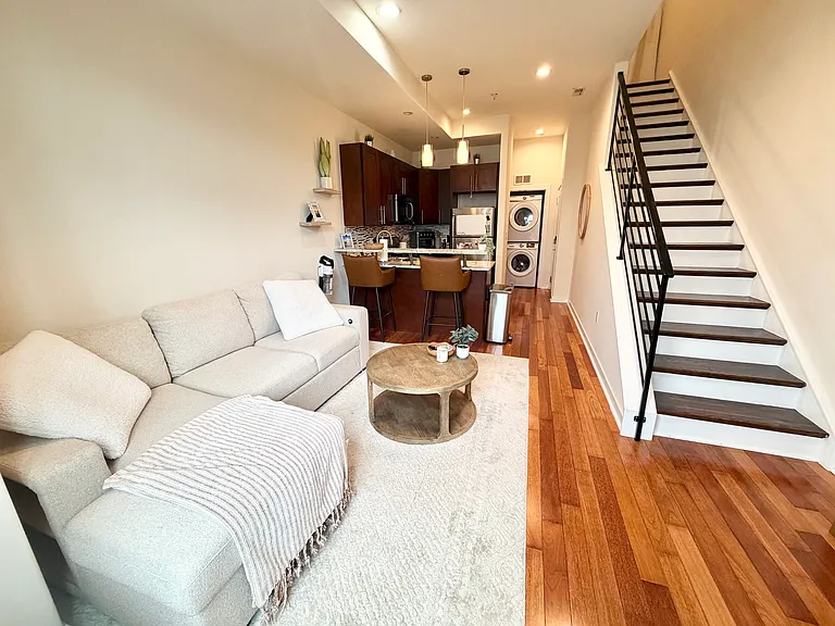 1844 Vineyard St #2F — Photo 3