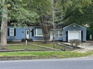 151 Old Country Rd, Speonk, NY 11972