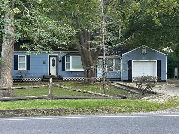151 Old Country Rd, Speonk, NY 11972