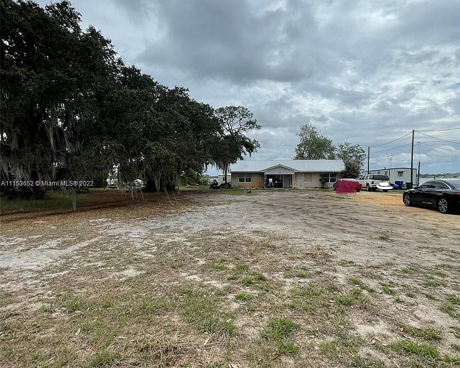 1st image of 704 Memorial Dr