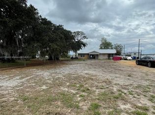 704 Memorial Dr, Sebring, FL 33870