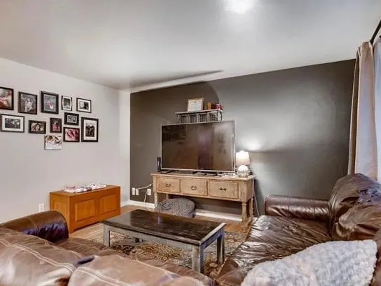 423 S Hoyt St — Photo 3