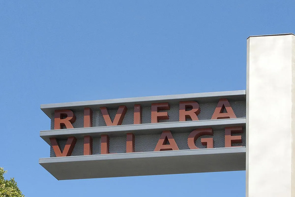 Sea Breeze Beach Apartments — Photo 4