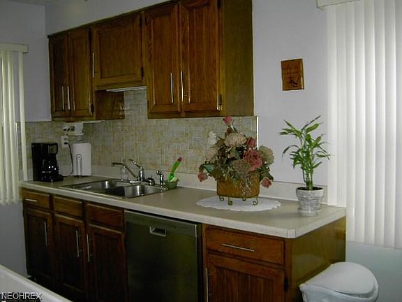 5th image of 624 Princeton Ave