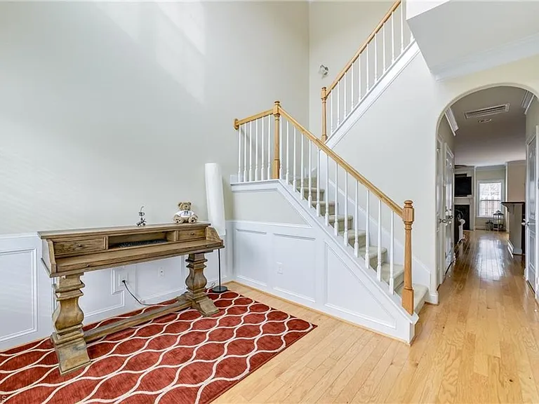 1135 Heritage Path Ln — Photo 8