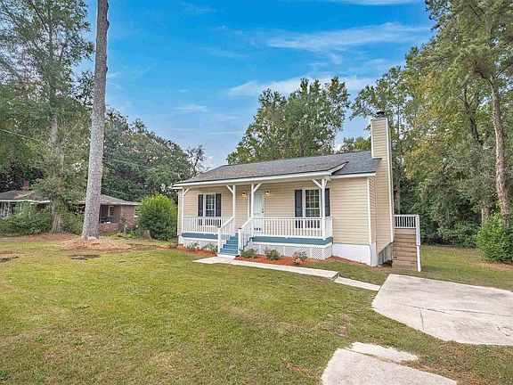 3rd image of 2405 Rainbow Dr
