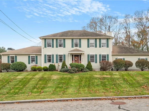 15 Great Meadows Ln, Lincoln, RI 02865
