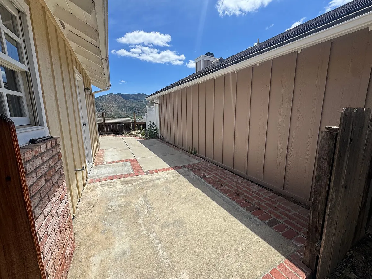Building Photo - 1217 Pearlbush Ct