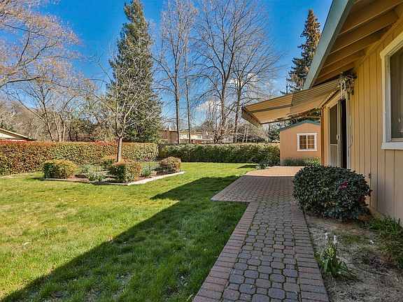 Huge Fenced Back Yard