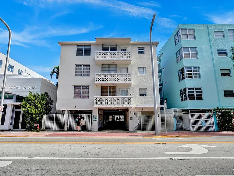 713 Collins Ave #42 — Photo 5