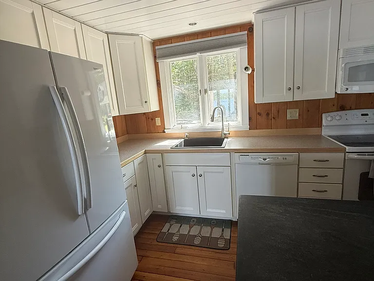 353 Mica Point Rd — Photo 7