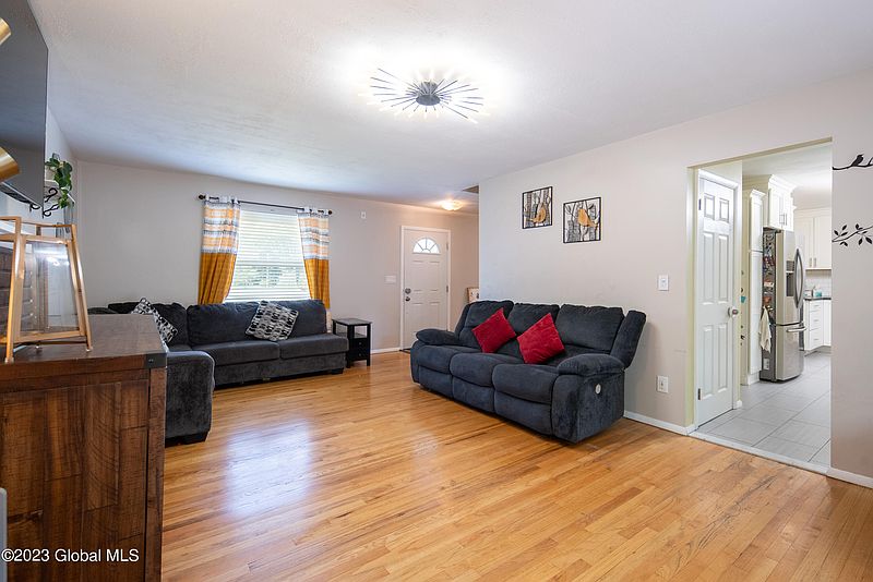 4th image of 47 Bayberry Drive