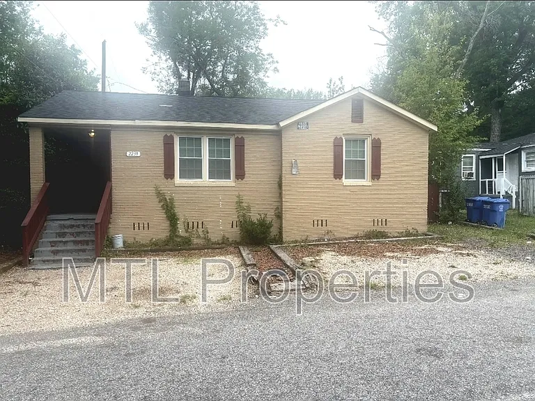 2239 Center St — Photo 1