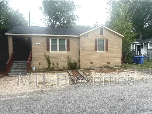 2239 Center St Photo 1