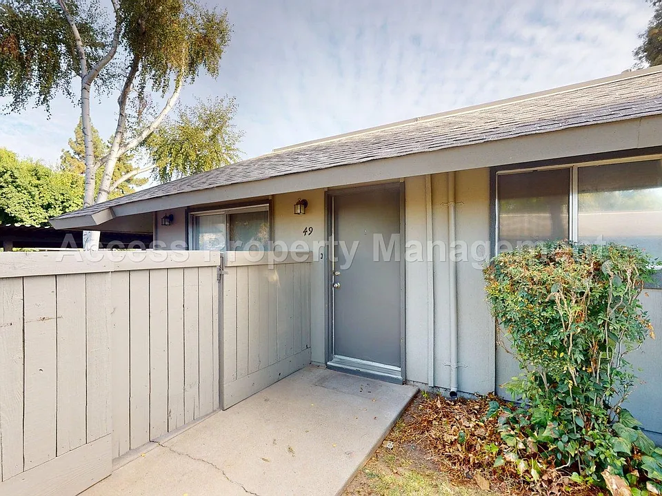 1223 E Fairmont Ave #49