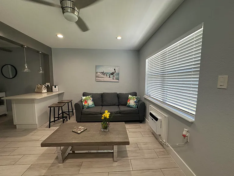 119 Sunrise Ave #A — Photo 2