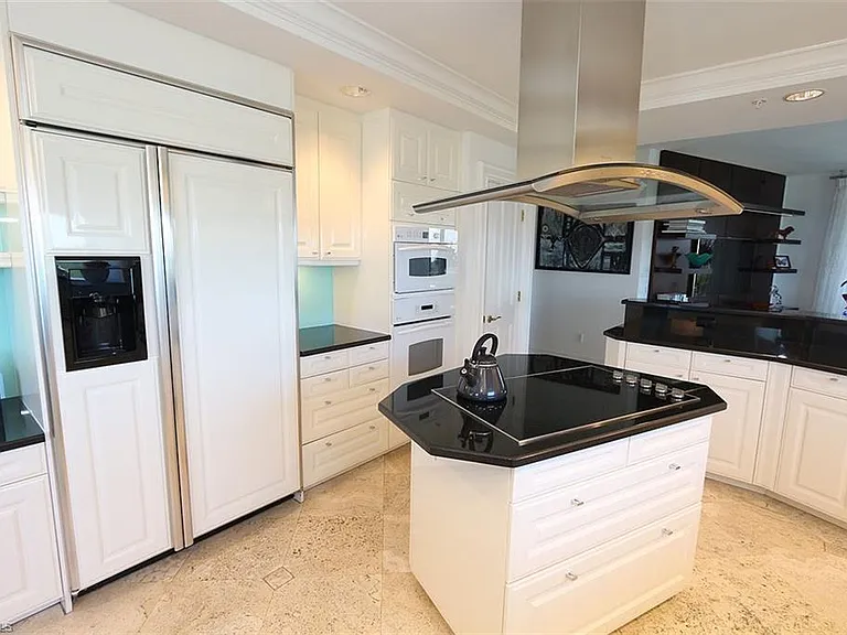 8665 Bay Colony Dr #901 — Photo 33