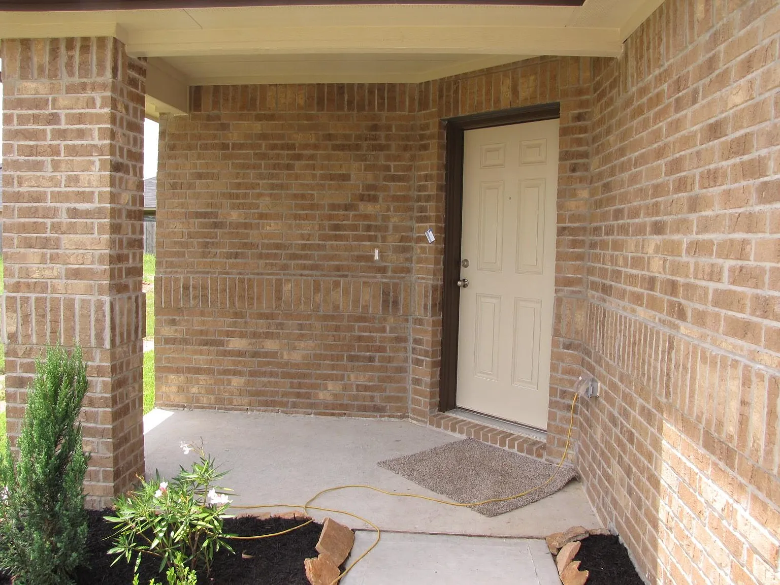 4 bed, 2.0 bath, 2013 sqft, $2,000 — Photo 3