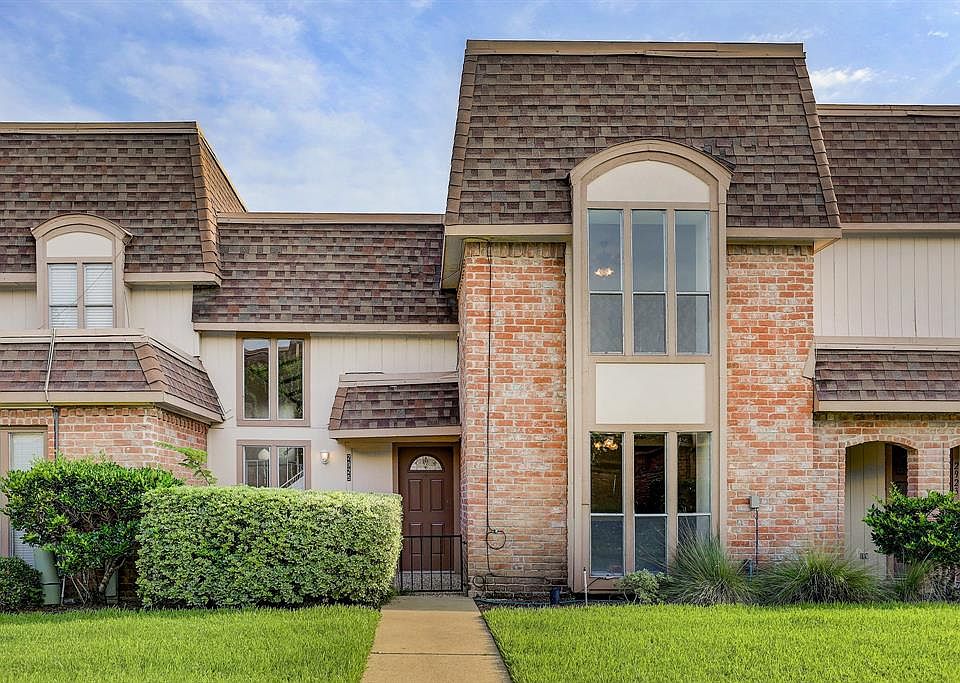 1st image of 2925 Camelot Ln