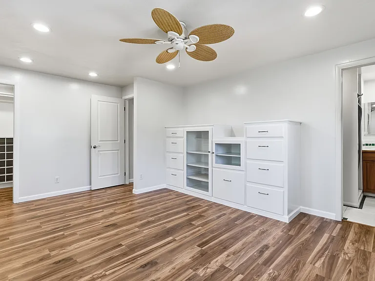 122 Helena Cir — Photo 16