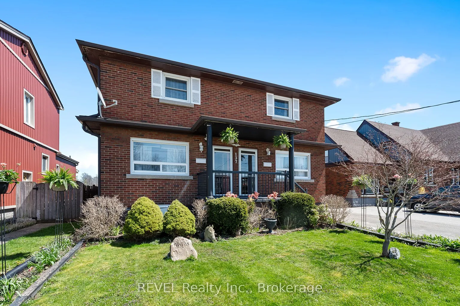 137 Wellington St photo 1