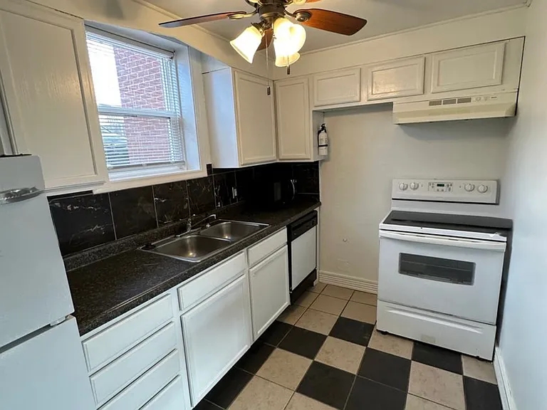 3524 Dewey Ave #3 — Photo 2
