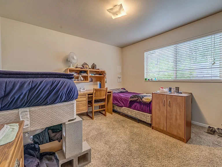 261 N 400 E #201 — Photo 11