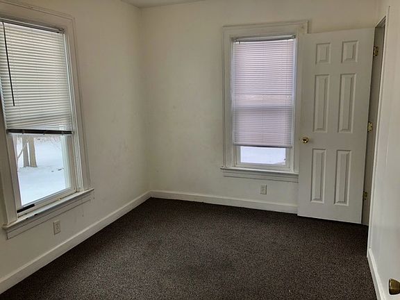 4th image of 430 Forest Ave