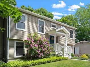 11 Broad St, Pawcatuck, CT 06379