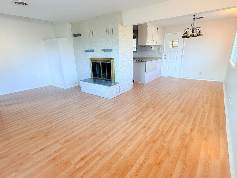 1739 N Main St — Photo 5