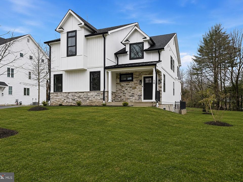 1st image of 10 Churchville Ln
