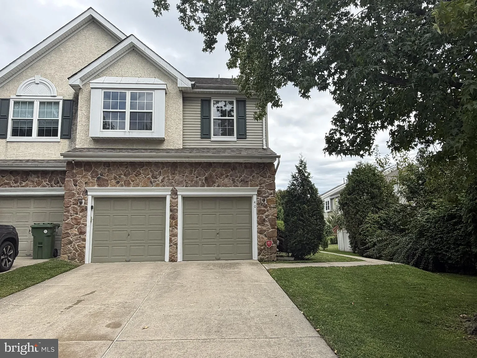 3 bed, 4.0 bath, 2160 sqft, $3,300 — Photo 1