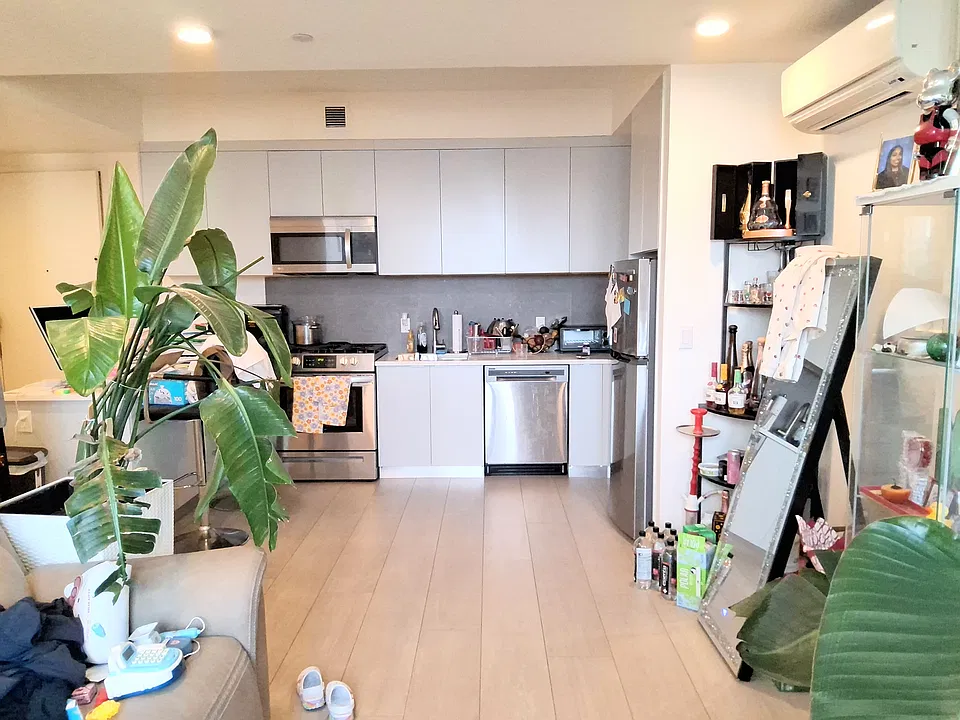 33 Little Nassau St #709